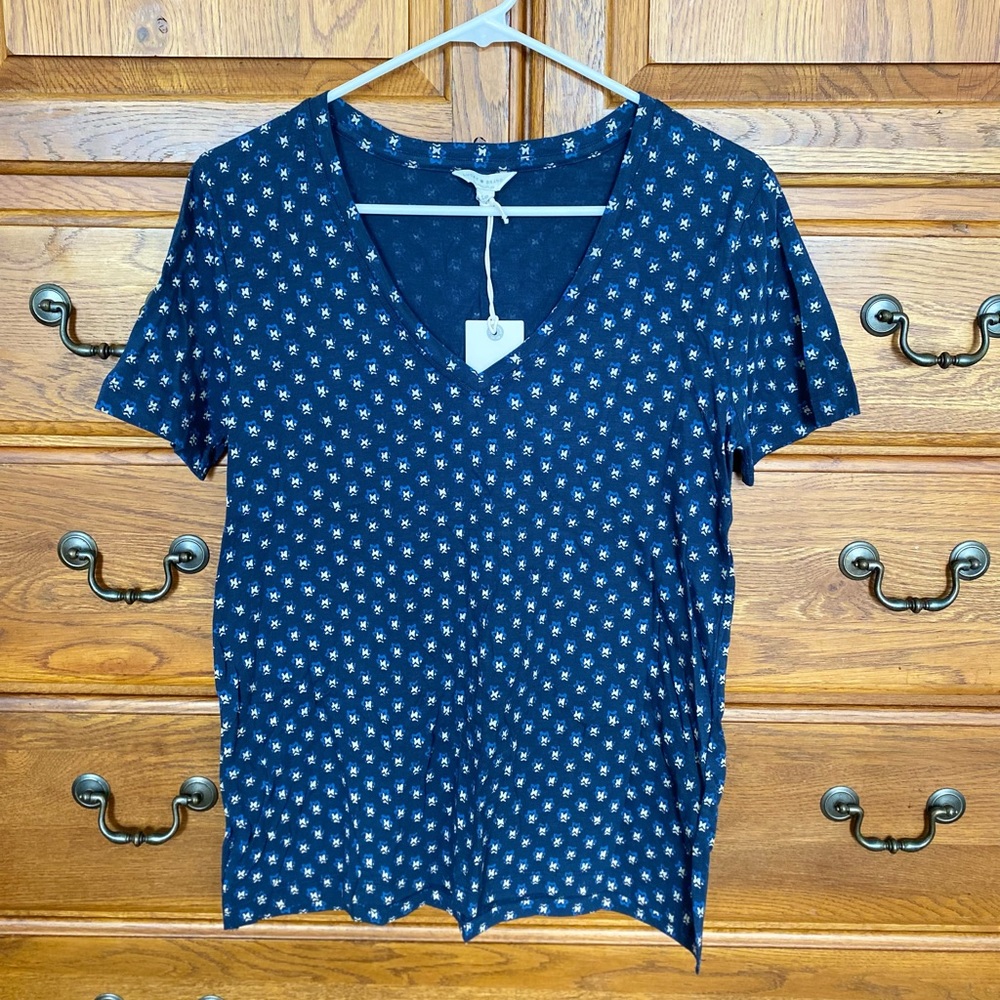 LUCKY BRAND - V neck shirt
